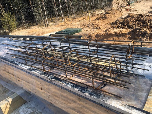 Заливка бетона для устройства фундамента монолитная плита